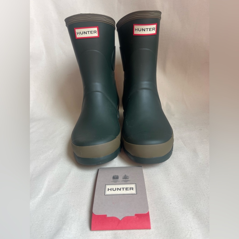 Hunter Women’s Field Gardener Short Boot in dark olive/clay size 7 / 38